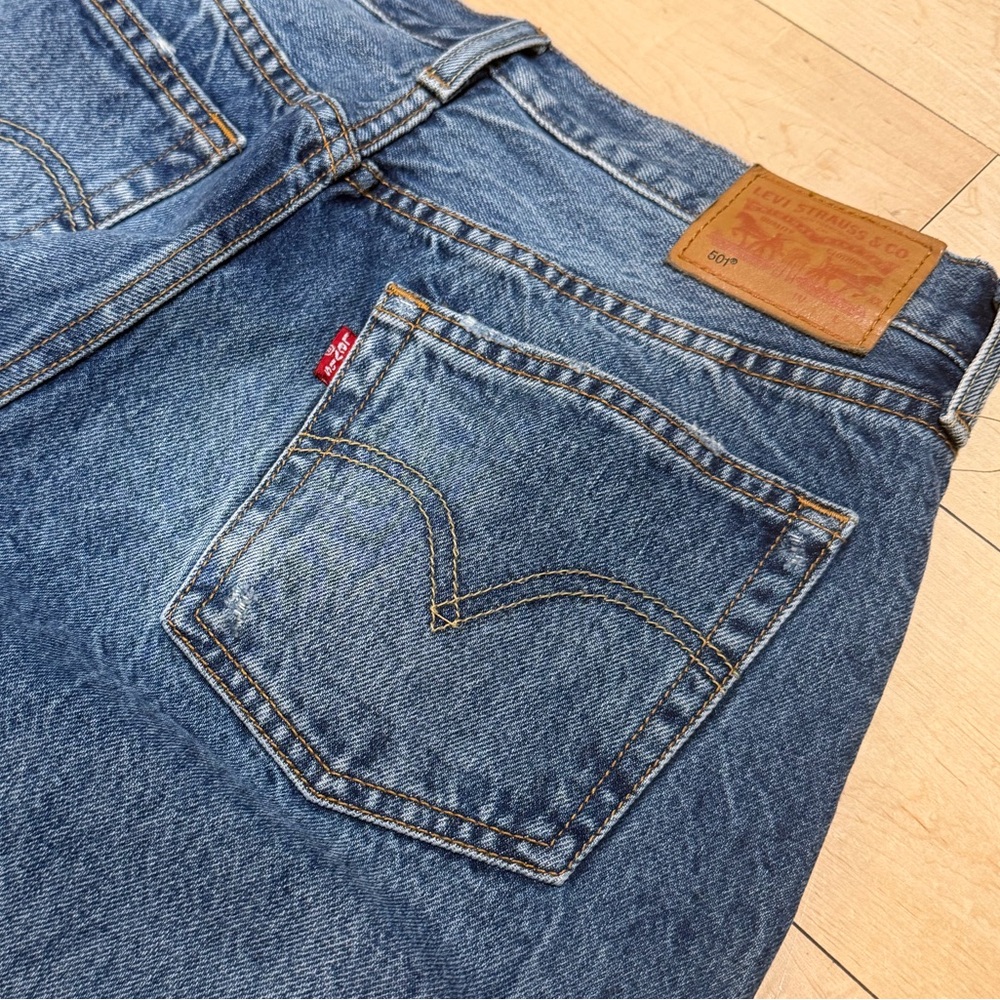 Never Worn Authentic Levis - image 1